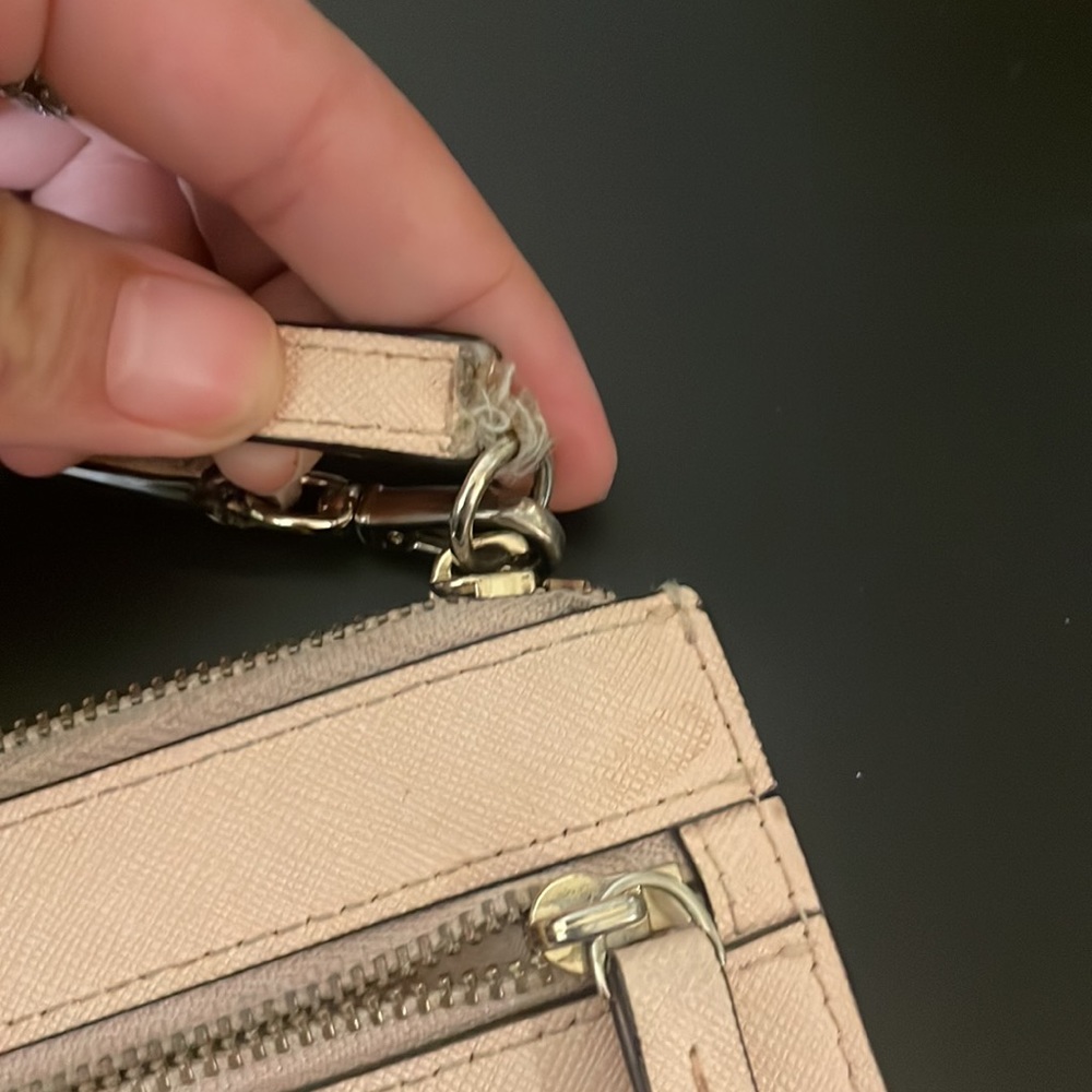 Kate spade wristlet - Picture 3 of 3